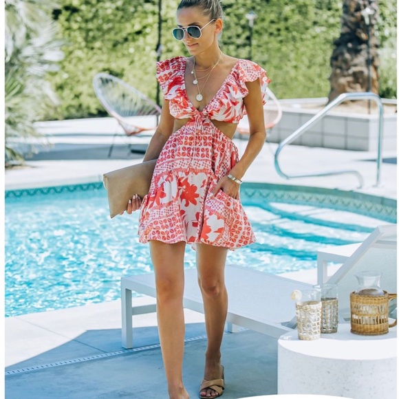 Vici Dresses & Skirts - Never worn Vici Alesha Linen Blend Pocketed Cutout Mini Dress.